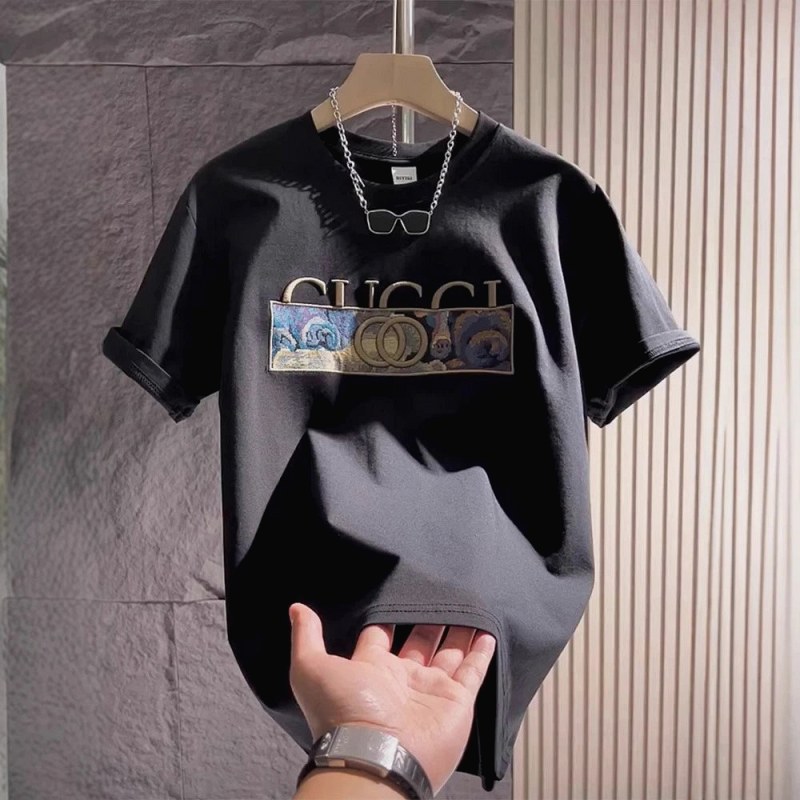 Gucci Black T-Shirt in Casual Streetwear Style Review: The Size Chart Leaves a 15 cm Gap